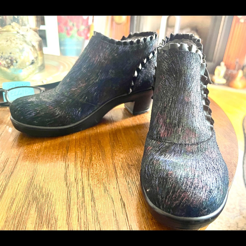 ALEGRIA SWEET BOOTIES RUFFLES & MULTI- COLOR SZ 6.5/37 NEW